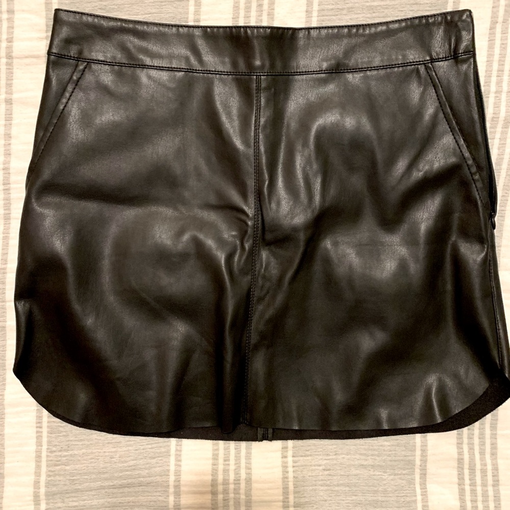 Faux leather mini skirt